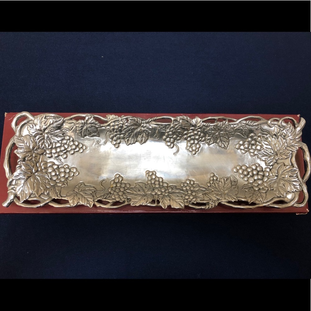 Arthur court serving tray.